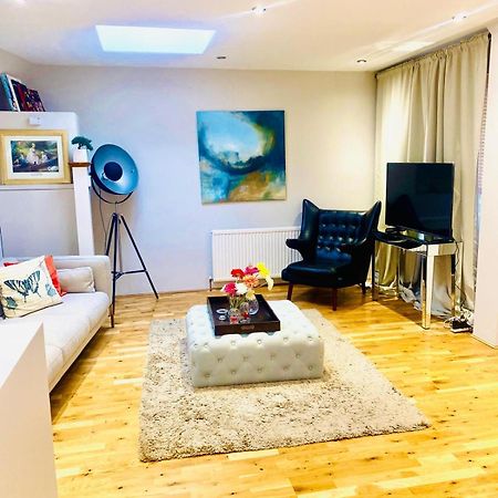 Large Self-Contained Cozy Studio Londen Buitenkant foto