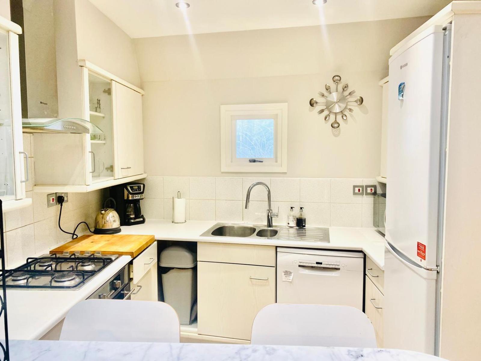 Large Self-Contained Cozy Studio Londen Buitenkant foto