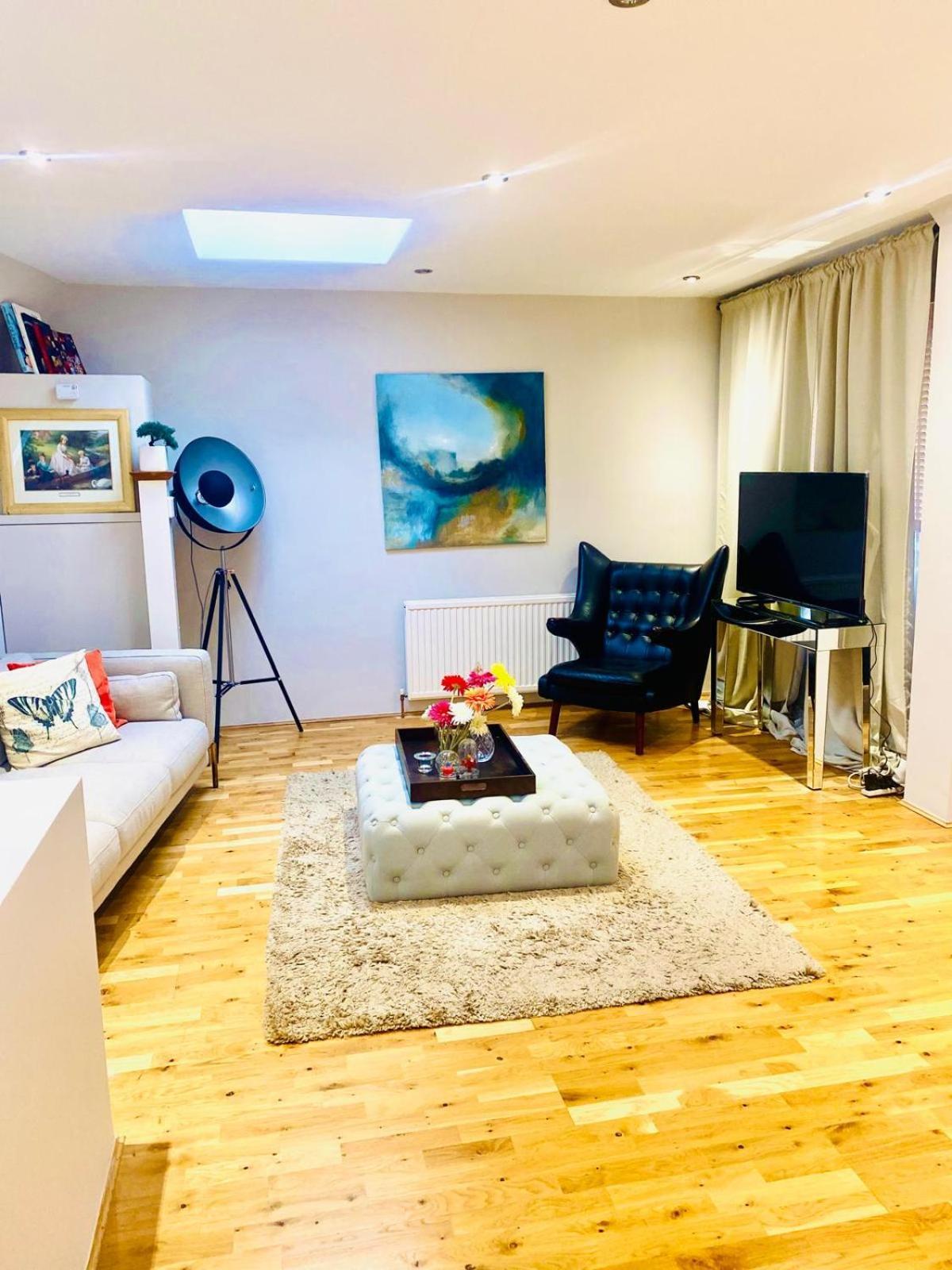 Large Self-Contained Cozy Studio Londen Buitenkant foto